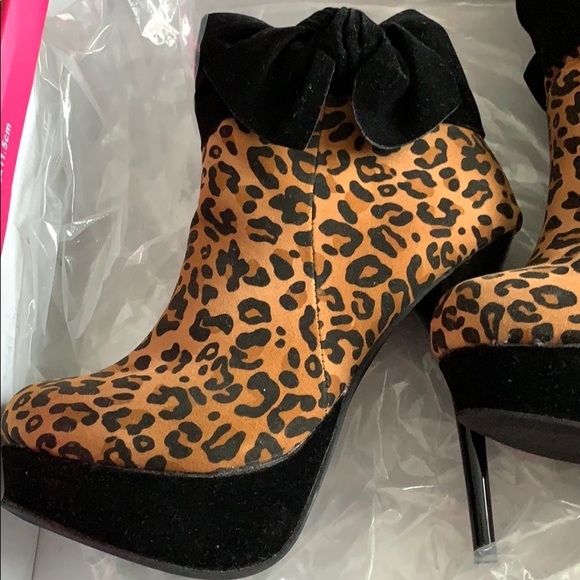 Brand New Animal Print Boots - Picture 3 of 8